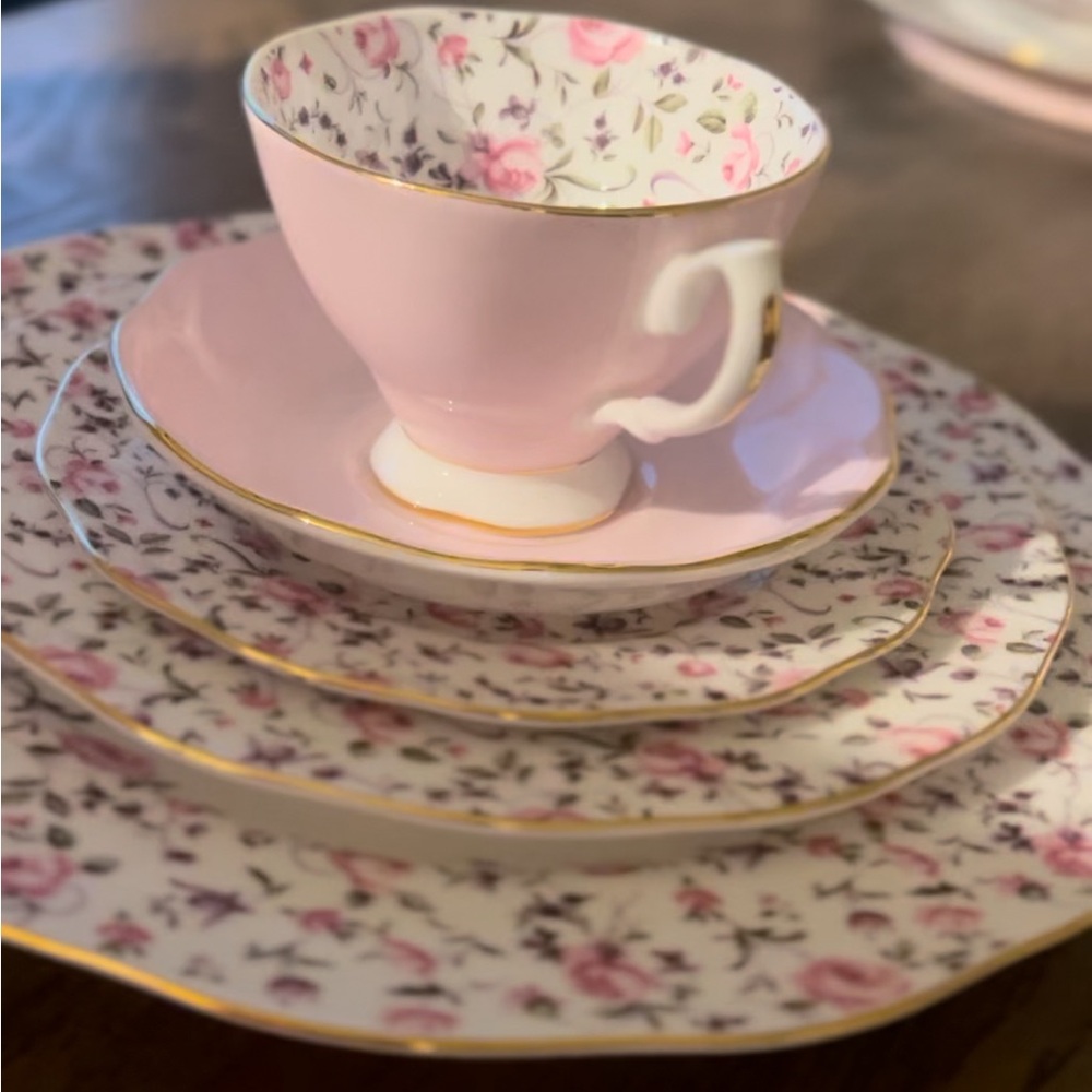 Royal Albert whimsical china 🩷